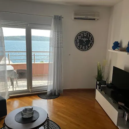 Apartman Lucia *